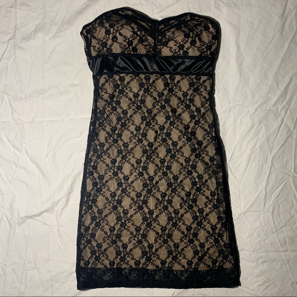 CHARLOTTE RUSSE Slim Fit Lace Overlay Dress - S